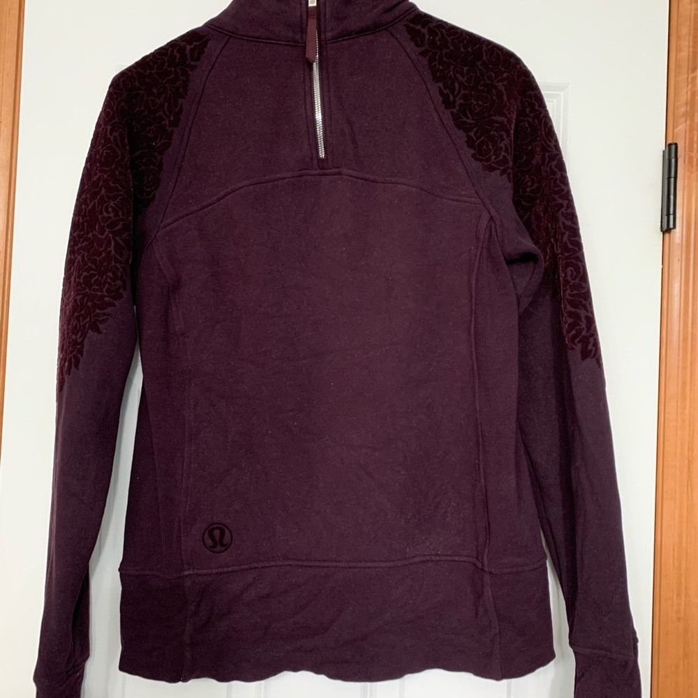 Lululemon maroon pullover w velour shoulders